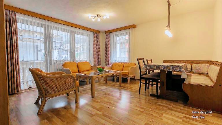 Ferienwohnung mit Hund in Saas-Fee für max. 4 Personen Ferienwohnung mit Hund in Saas-Fee für max. 4 Personen
