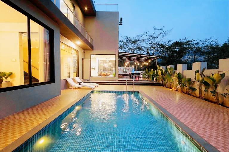 Vacation home with yard, pool & BBQ — photo 3