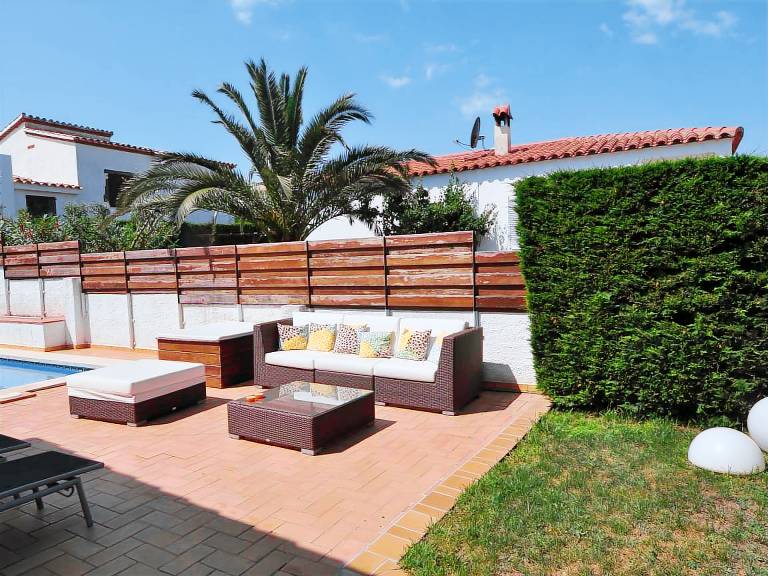 Villa with garden, barbecue & private pool — photo 4