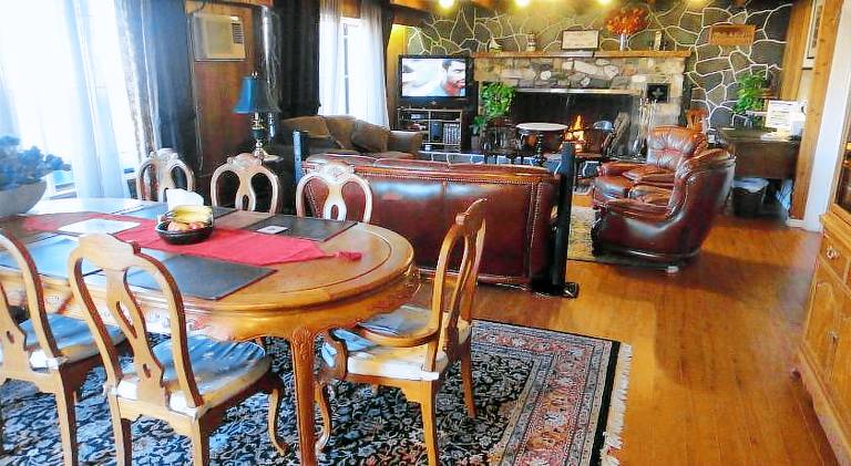 Airport Inn — photo 3