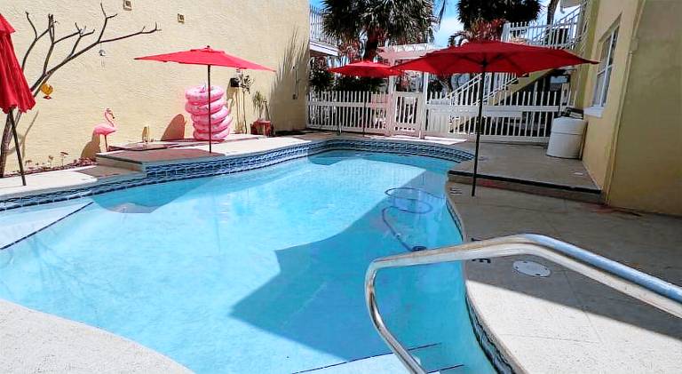 Rental apartment with pool — photo 3