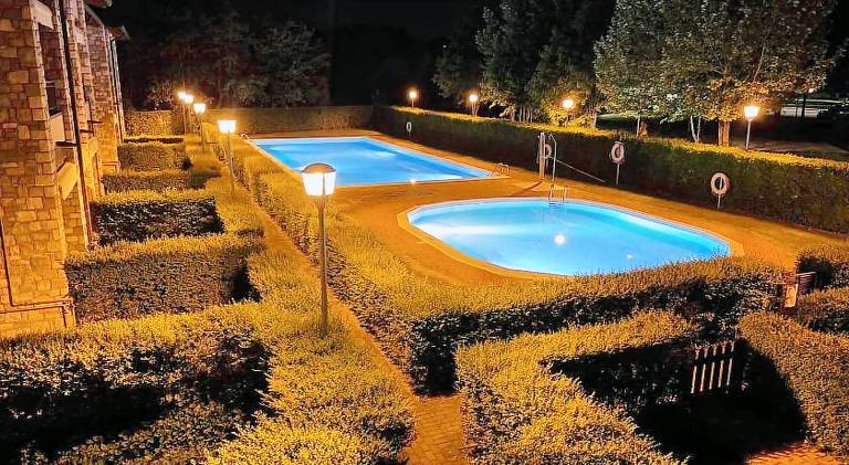 Holiday apartment with pool in Pozzolengo