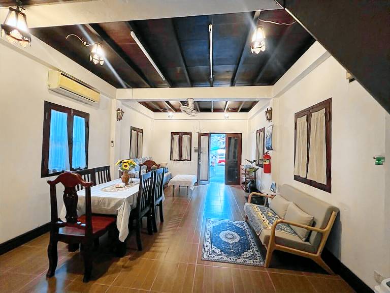House | Next to Phou Si | Pets allowed — photo 3
