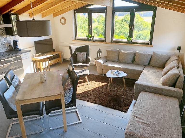 Chalet with BBQ, patio & yard — photo 5