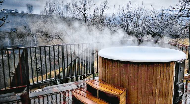 Villa with jacuzzi — photo 4