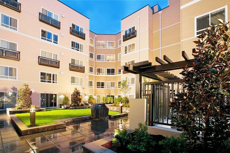 Apartment Beaux Arts Village