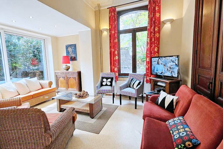 Family-oriented villa with grill, patio & pool | Sea view | Pets are welcome — photo 2
