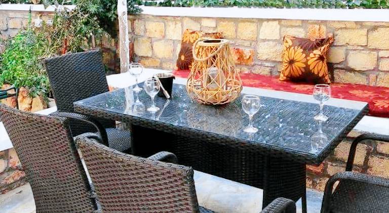 Vacation home with terrace, yard & BBQ — photo 5