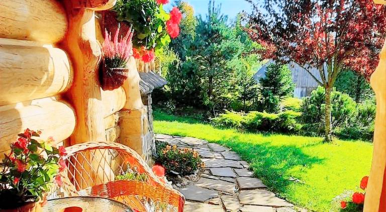 Chalet with barbecue, patio & yard | Pets allowed — photo 3