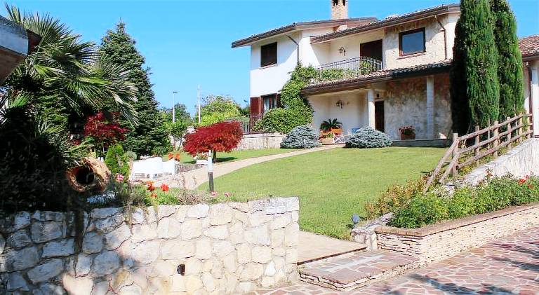 Villa with pool — photo 5