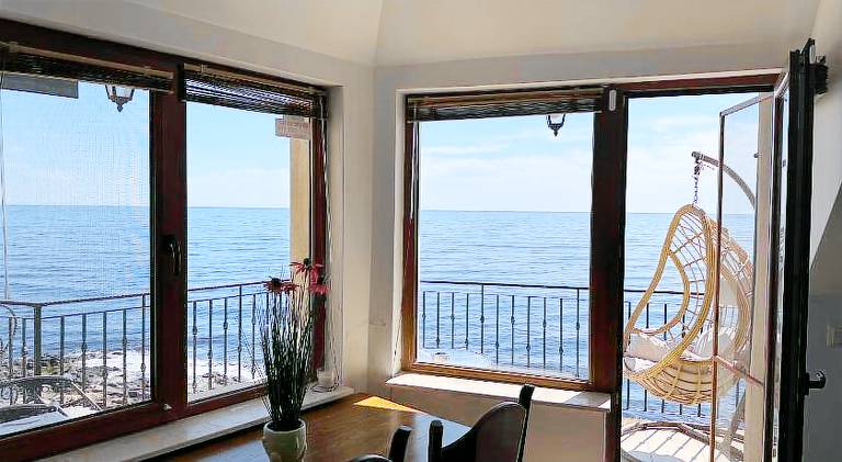 Rental apartment with terrace & yard in Sozopol
