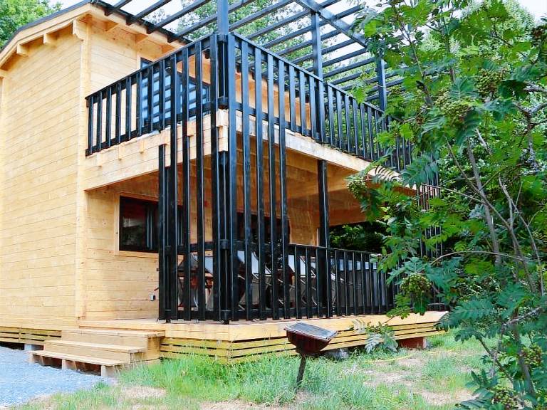Chalet with heated pool, hot tub & patio — photo 4