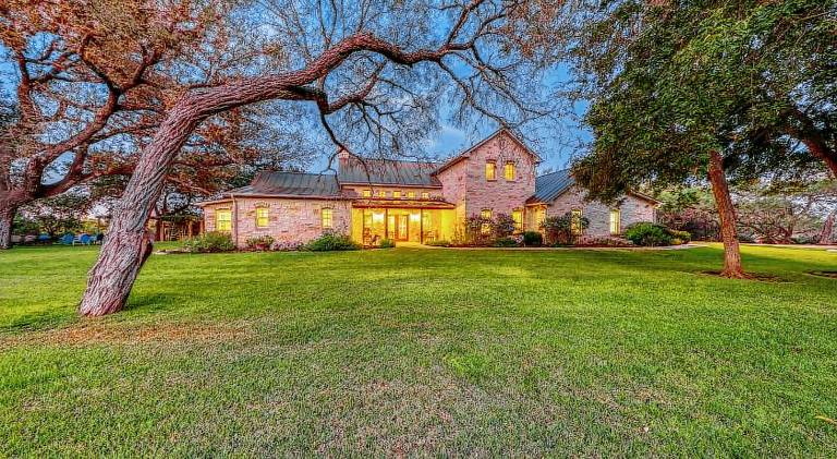 Big house | Pet-friendly in Fredericksburg, TX