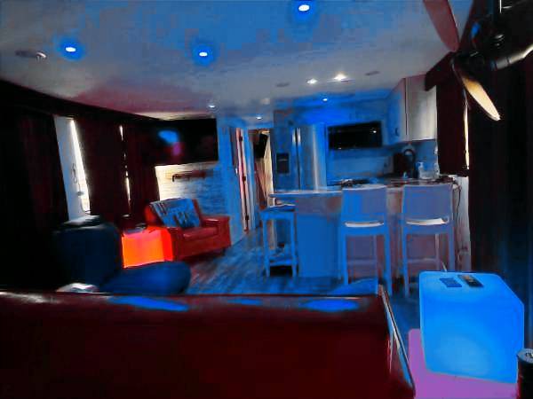 Boat with 2 rooms for 6 persons — photo 4