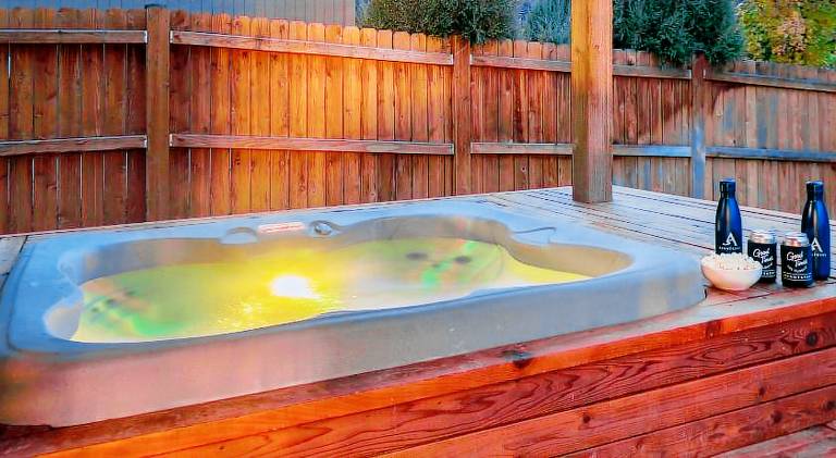 Old Mill Getaway by AvantStay Private Backyard w Hot Tub — photo 4