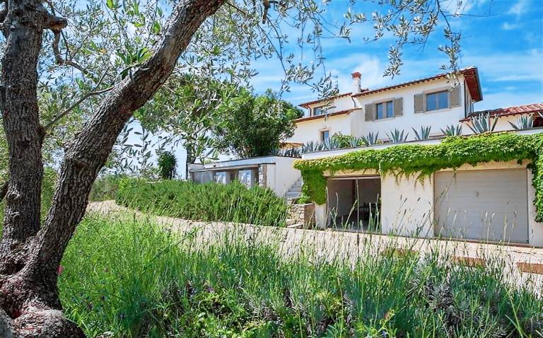 Villa with pool, yard & terrace | Panoramic view — photo 5
