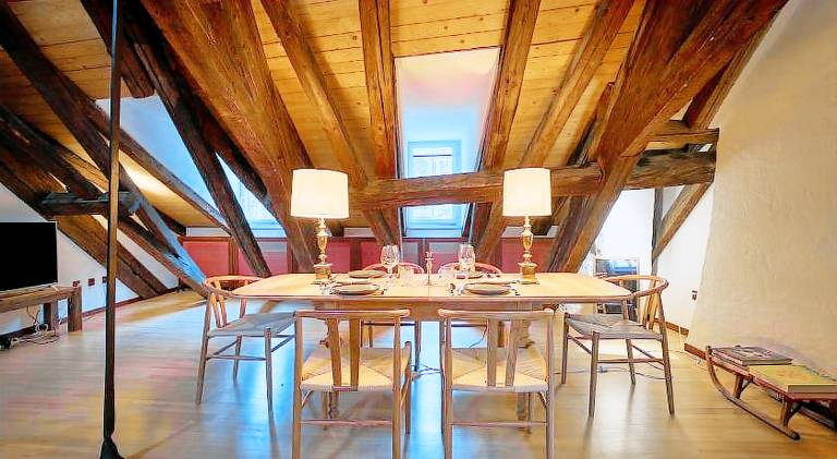Historic Apartment Cathedral View in the Heart of Bern 4th Floor - no Lift — photo 5