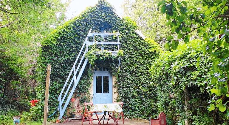 Vacation home with pool in Chateauroux