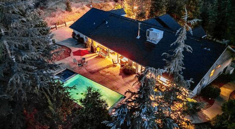 Vacation home with hot tub & pool — photo 5