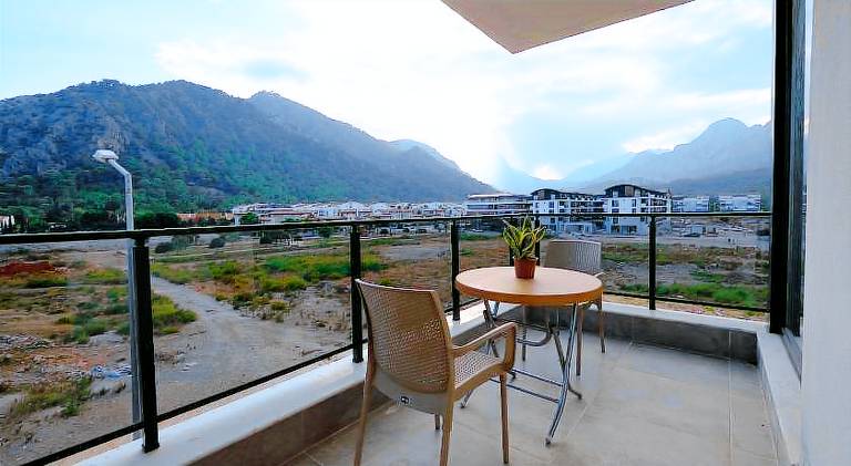 Serviced apartment with terrace & garden — photo 3