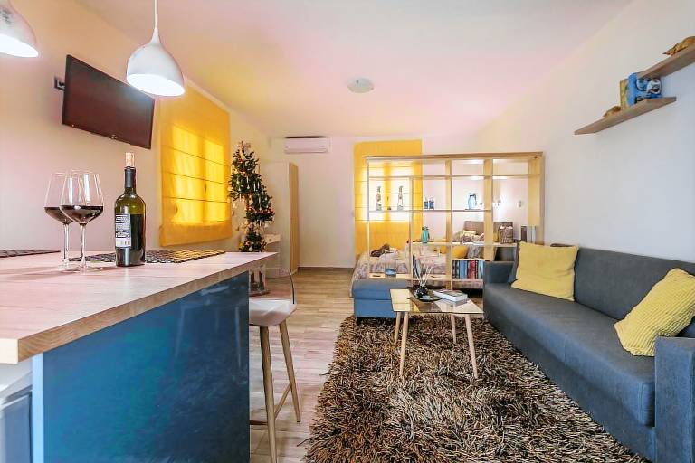 Apartment with garden & patio | Garden view — photo 4