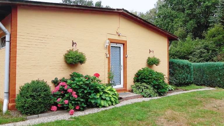 Rental apartment with yard, terrace & barbeque — photo 2