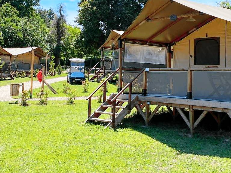 Bungalow with heated pool & patio — photo 4