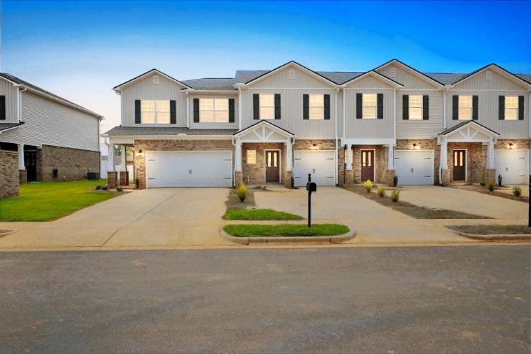 Holiday apartment with yard in Huntsville, AL