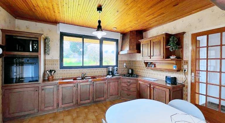 Fully equipped house with barbecue, yard & patio | Pets allowed — photo 2