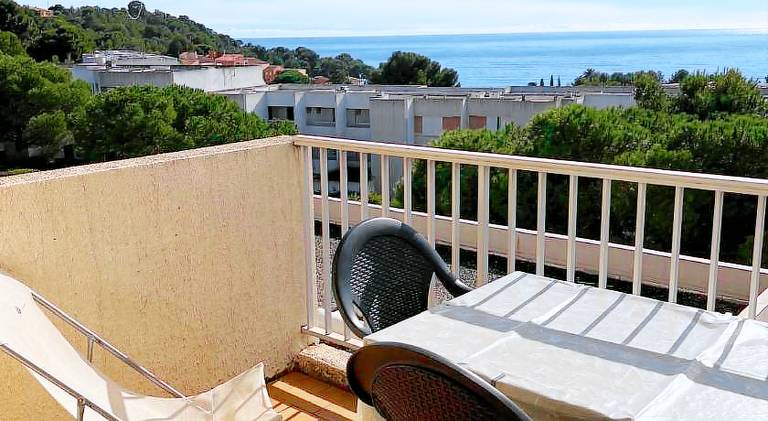 Apartment with terrace — photo 5