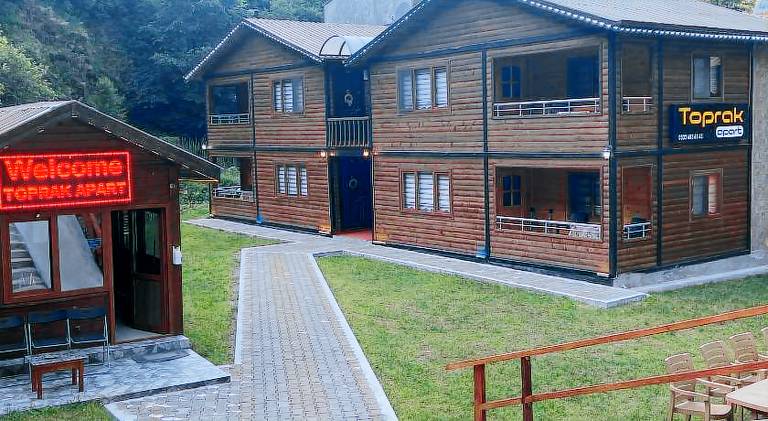 Holiday apartment with garden & terrace in Caykara