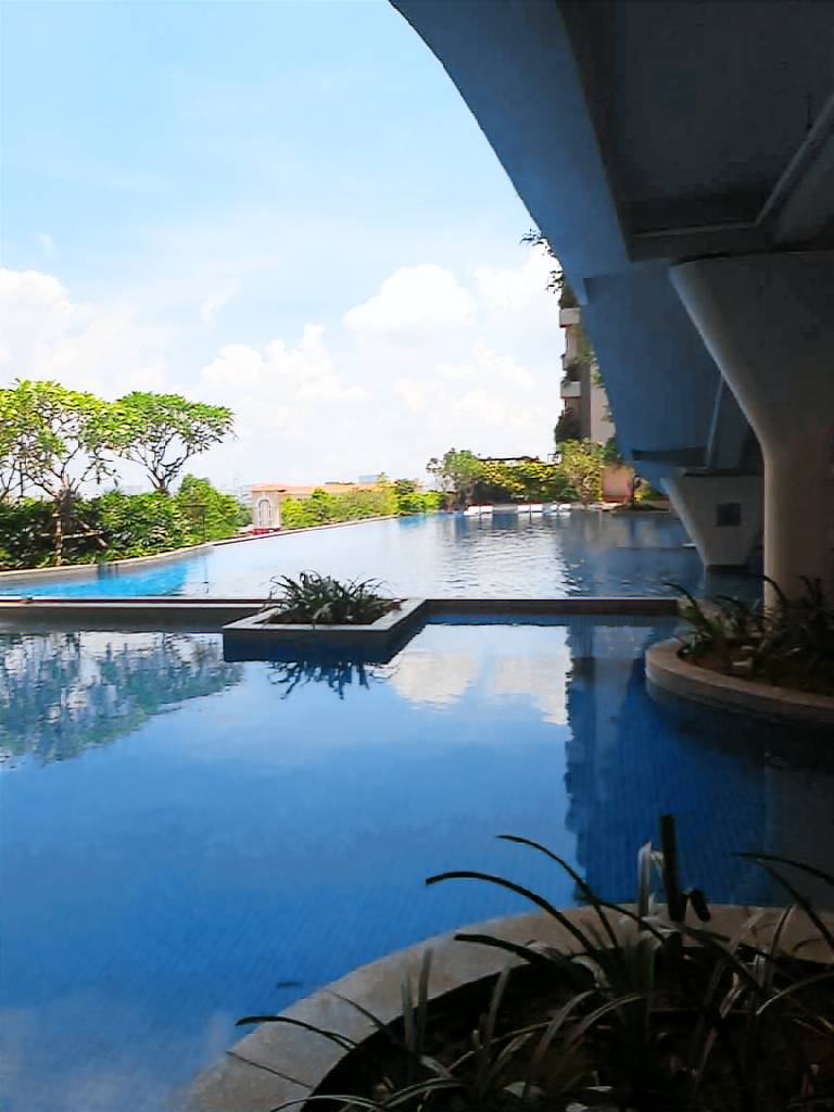 House with pool, hot tub & barbecue | Water view | Suitable for remote work — photo 4