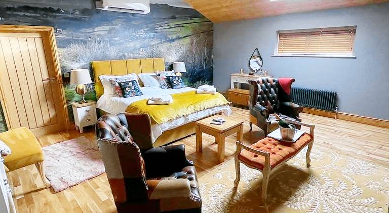 Lodge with jacuzzi — photo 2