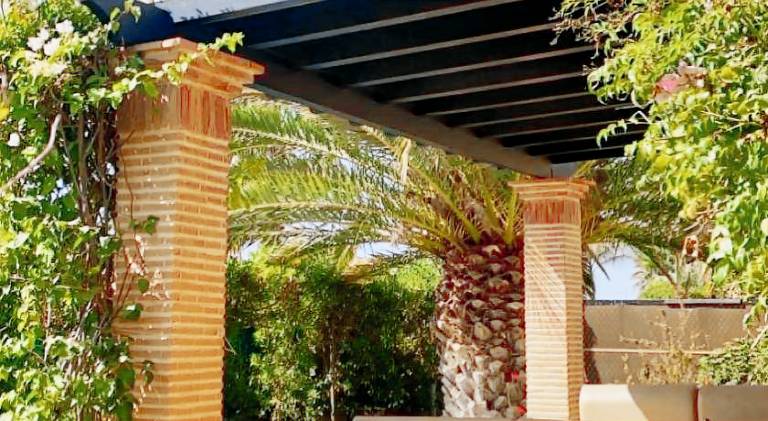 Villa with pool — photo 3