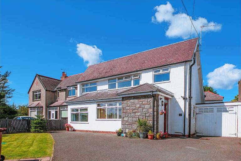 House Nefyn