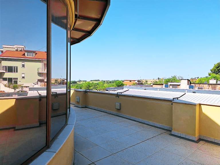 Rental apartment with patio | Pets allowed — photo 5