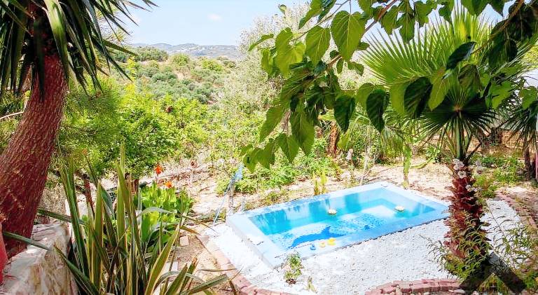 Nice villa with patio, yard & private pool | Pets allowed — photo 2