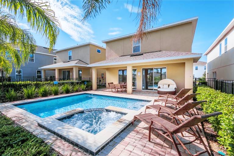 House with private pool — photo 3