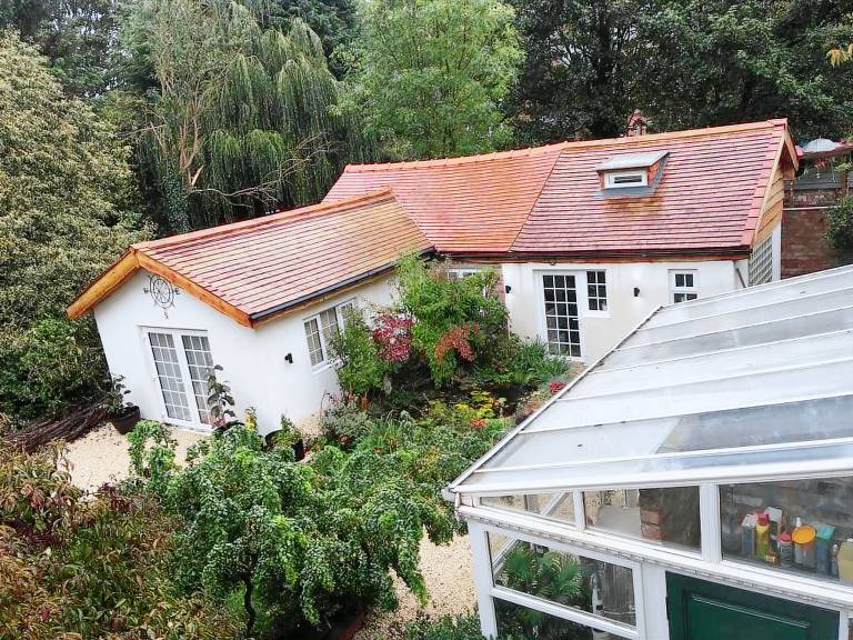 Cottage Hull