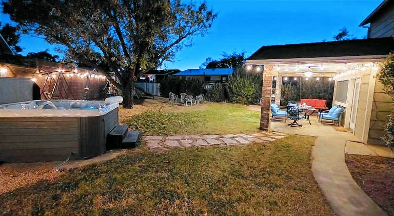 House with jacuzzi — photo 5