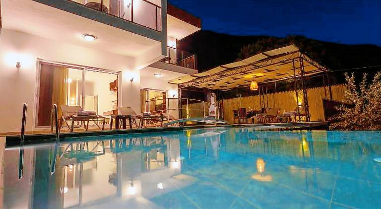 Villa with terrace, yard & hot tub in Antalya