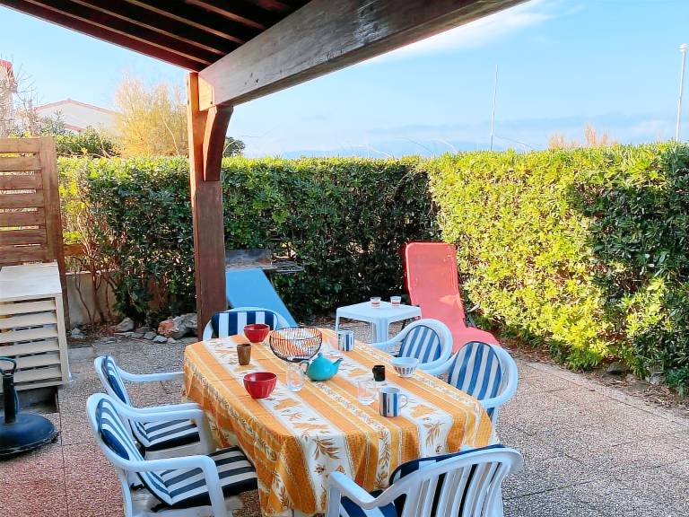 Charming Villa by Leucate Lake: 3BR, Terrace, Parking, Pets Allowed, Sleeps 6 — photo 3