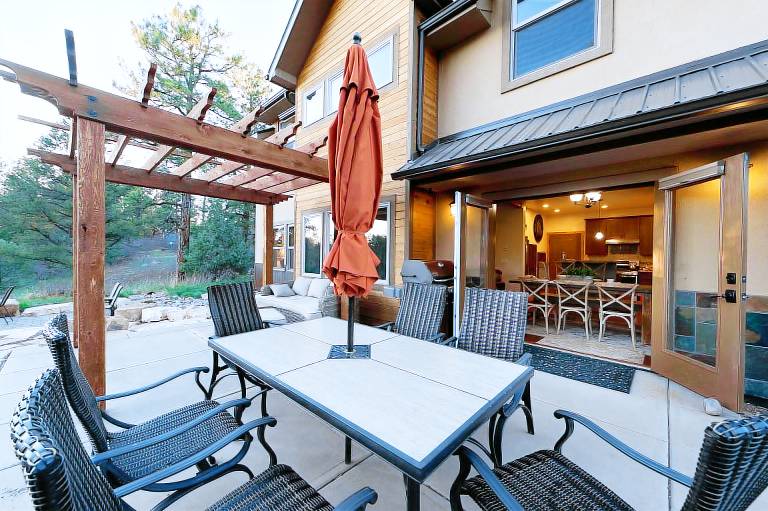 Custom Home - 3 Acres - 9 Min to DGO - Hot Tub/Fire Pit/Ping Pong/Arcade Game — photo 4