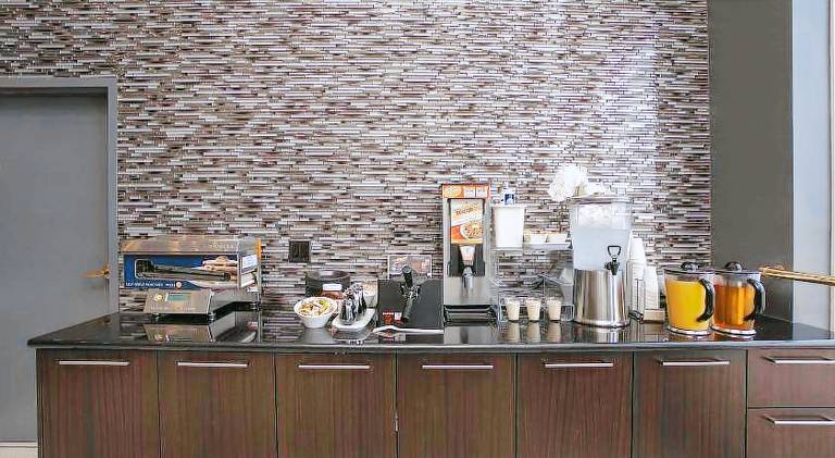 La Quinta Inn & Suites by Wyndham Dublin - Pleasanton — photo 5
