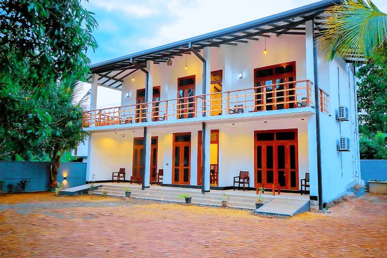 Beautiful villa with terrace & yard | Perfect for remote work | Dogs allowed in Ahangama
