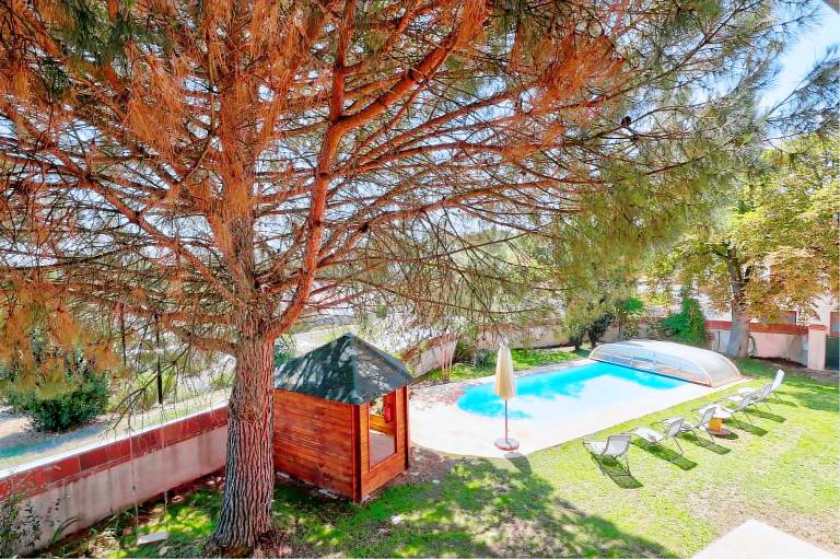 Gite with private pool, barbecue & yard — photo 3