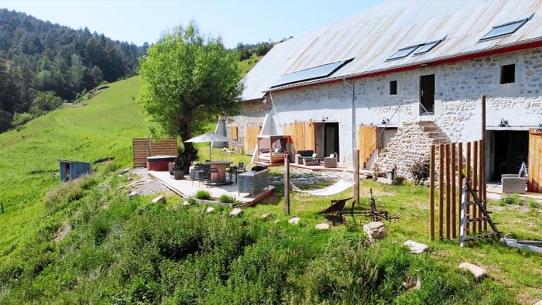 Gite with yard & patio — photo 2