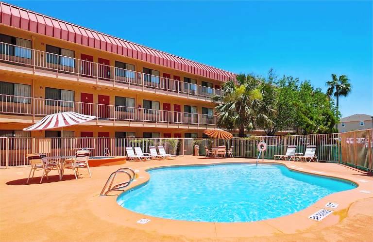 Red Roof Inn Corpus Christi South — photo 2