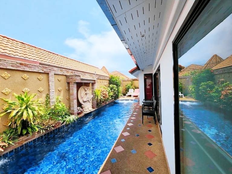 Villa Eden-Cozy 4BR Pool Villa -Family & Singles in Pattaya