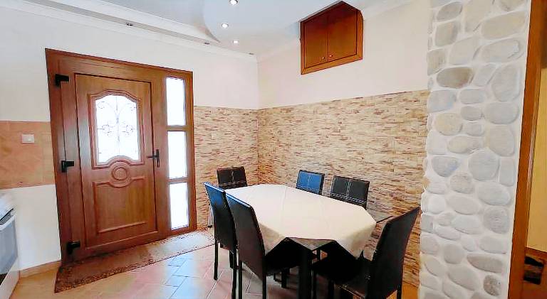 Rental apartment with yard & terrace — photo 3